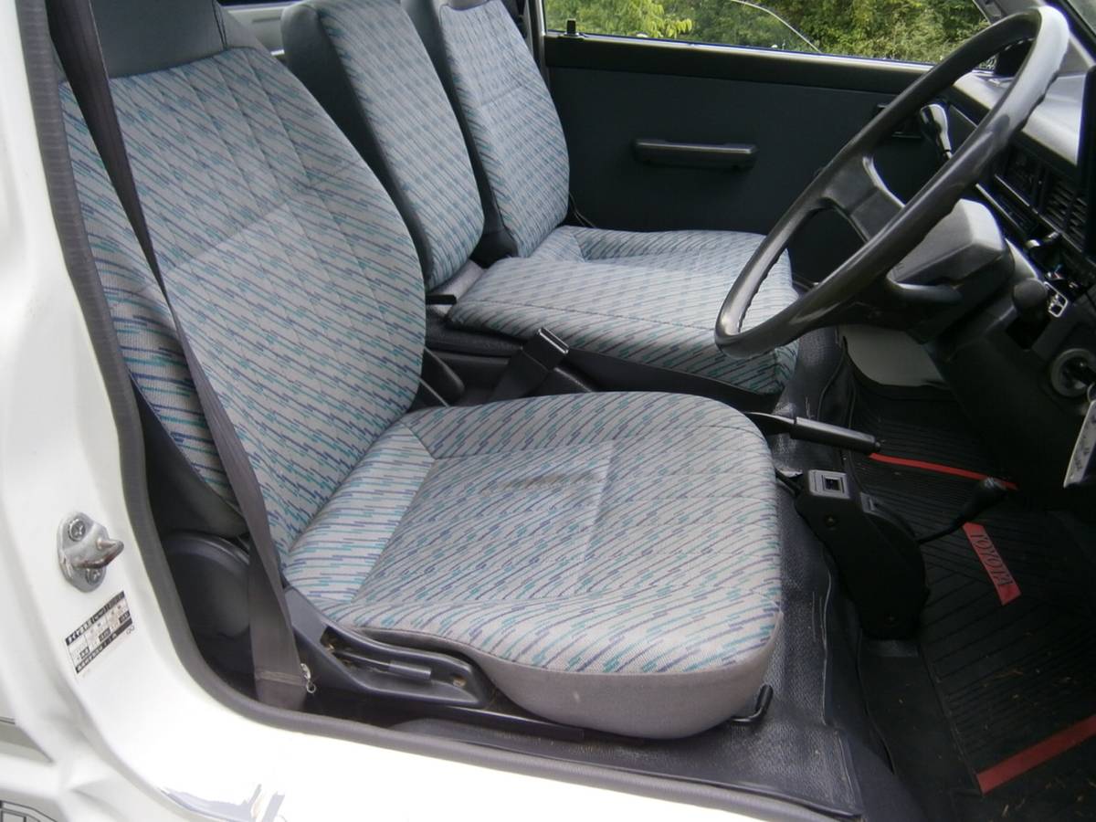 Toyota-townace-1995-white-10