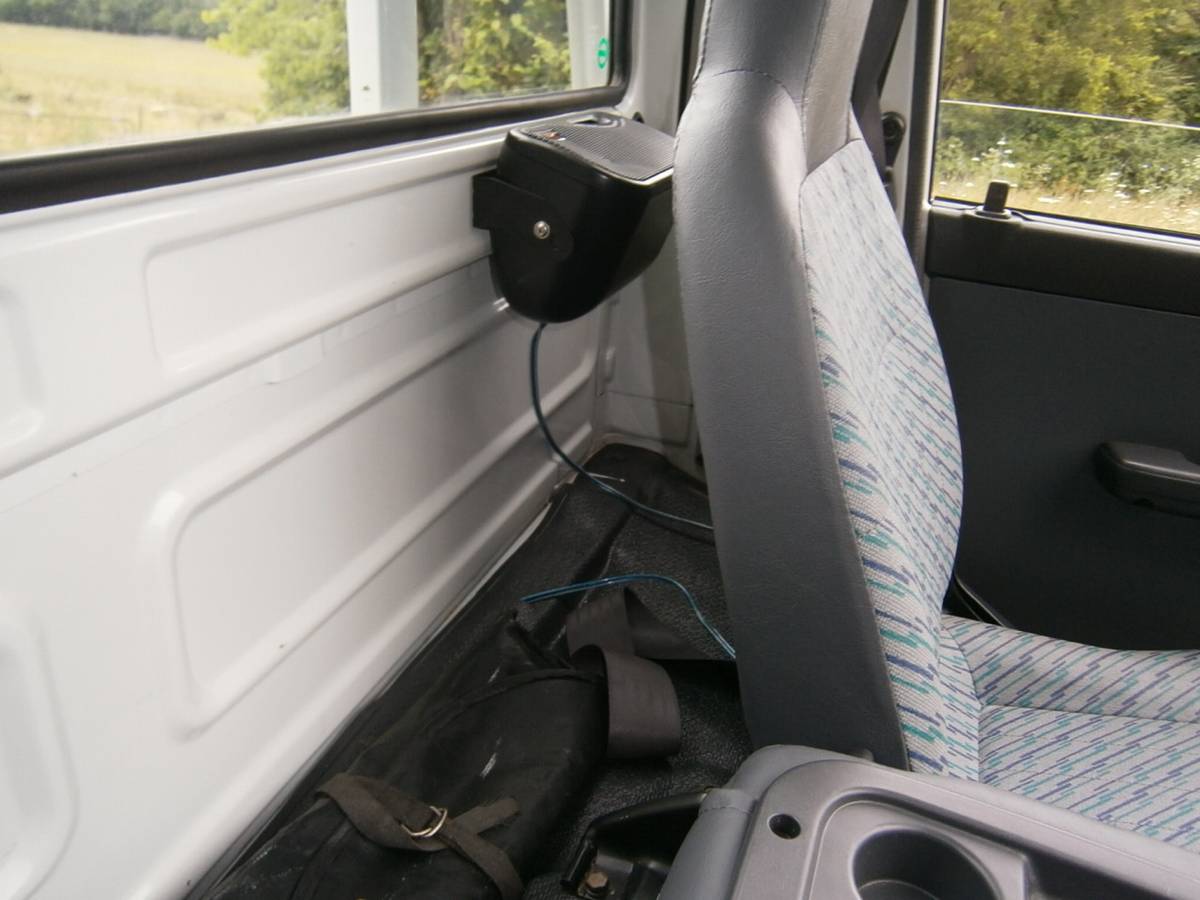 Toyota-townace-1995-white-17