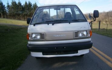 Toyota-townace-1995-white-2