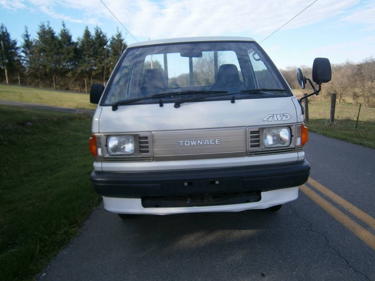 Toyota-townace-1995-white-2