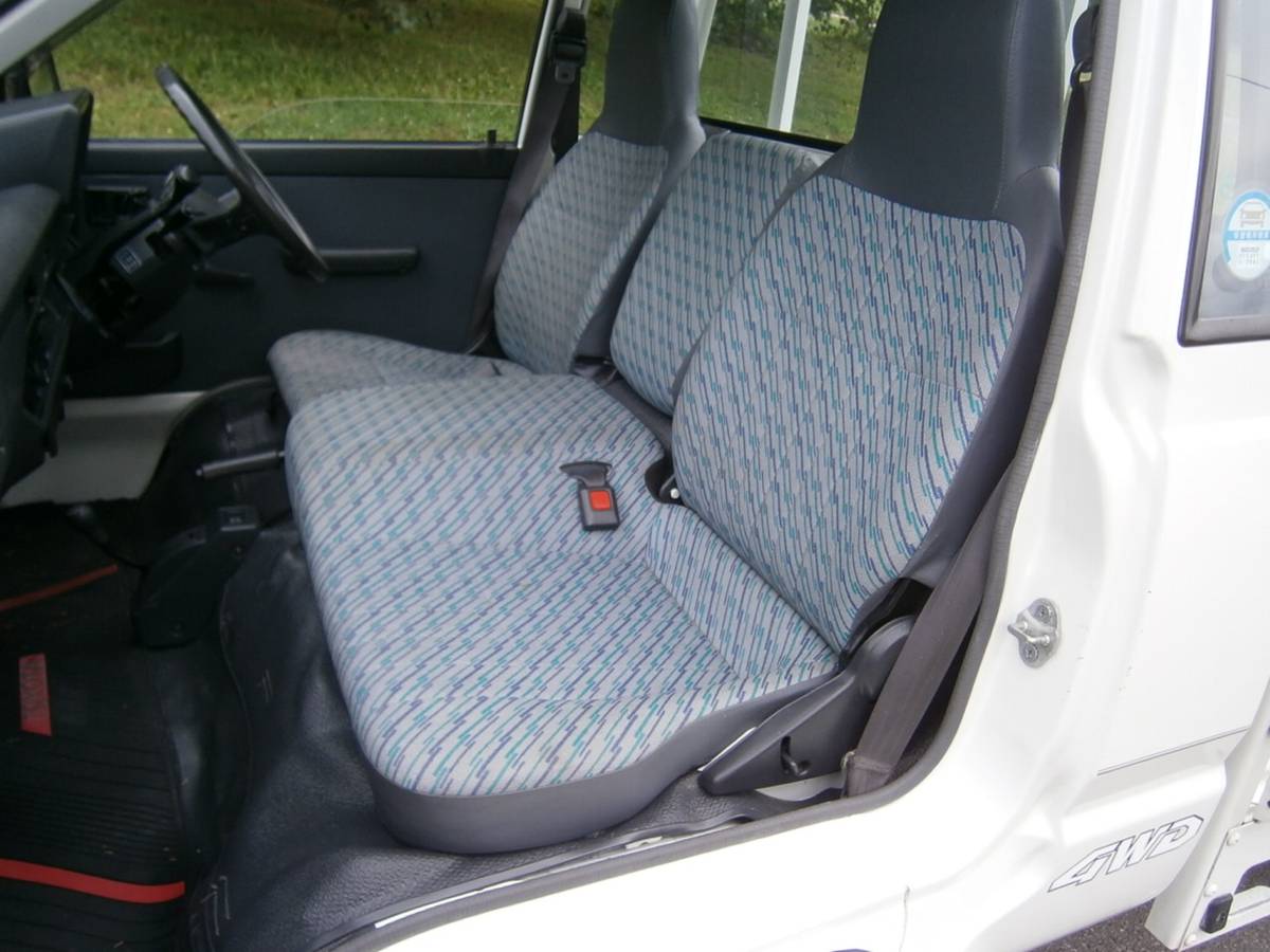 Toyota-townace-1995-white-9