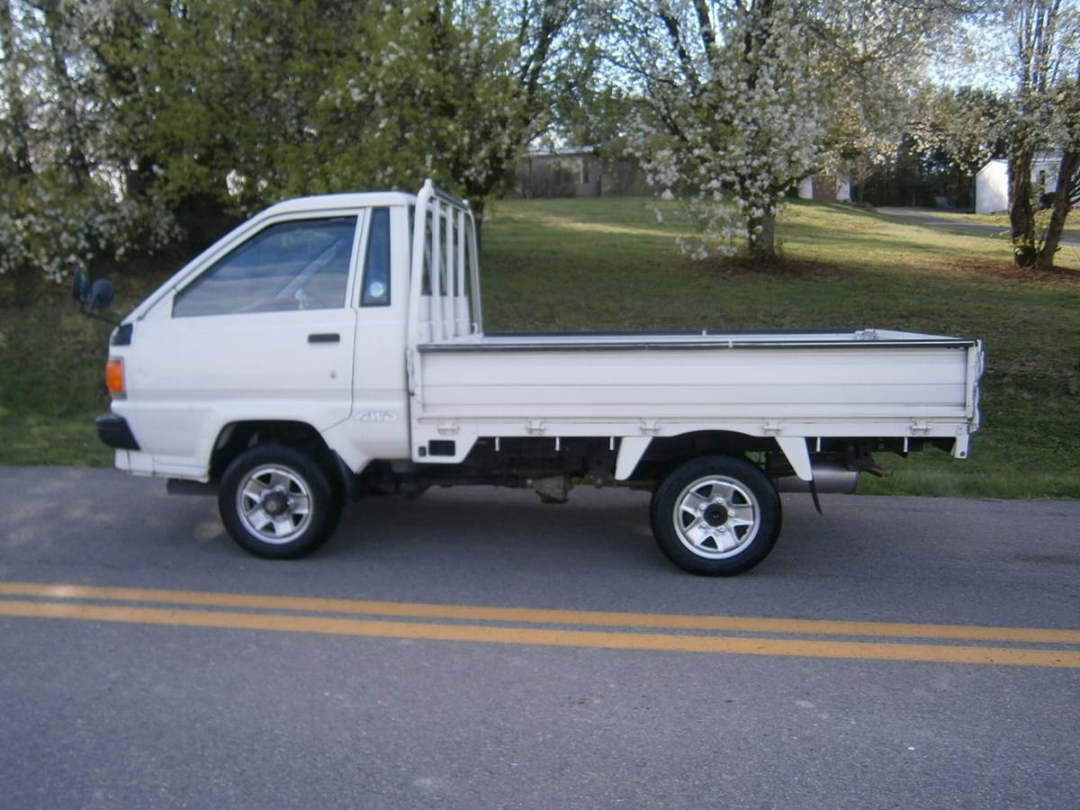 Toyota-townace-1995-white
