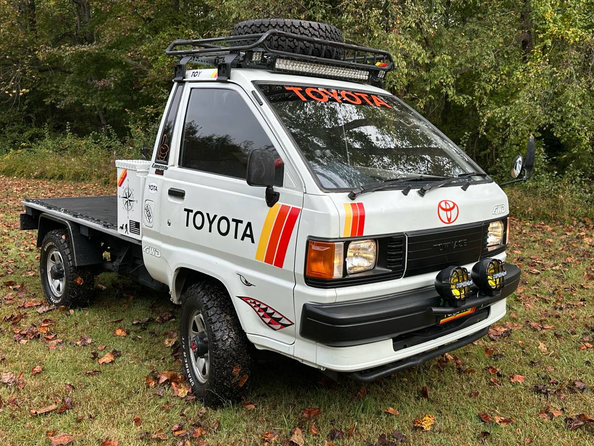 Toyota-townace-diesel-1988-white-1