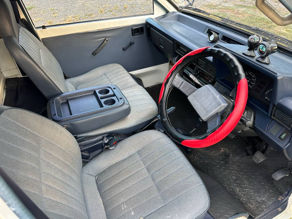 Toyota-townace-diesel-1988-white-13