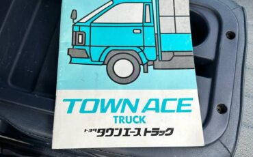 Toyota-townace-diesel-1988-white-15
