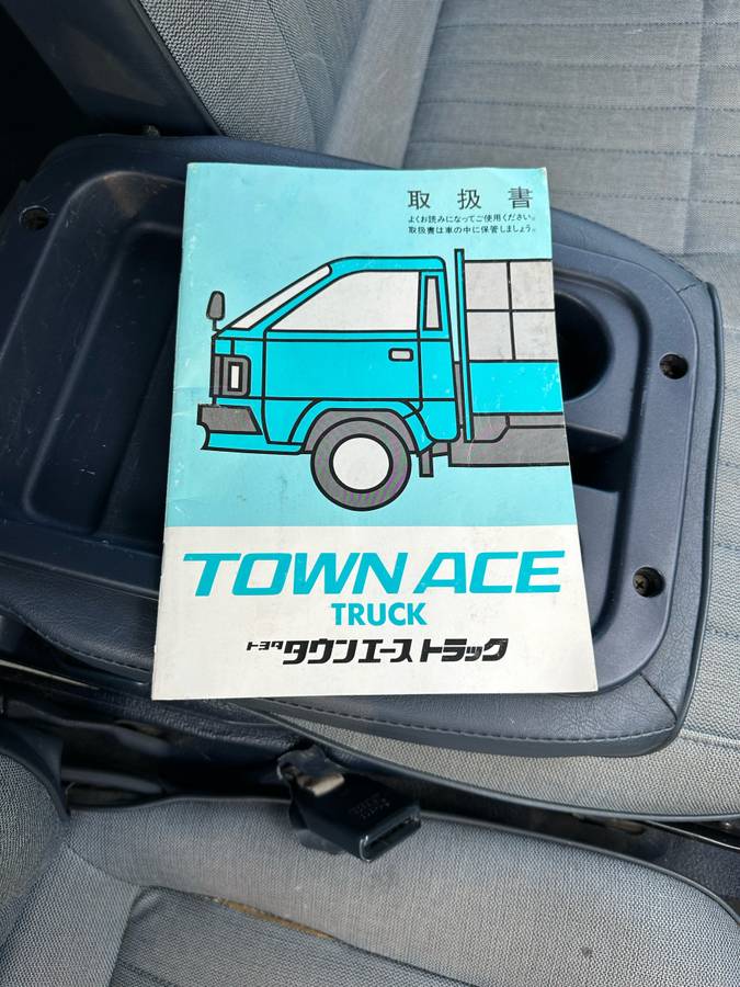Toyota-townace-diesel-1988-white-15