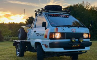 Toyota-townace-diesel-1988-white-19