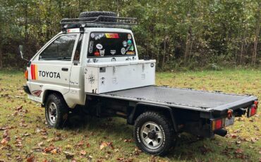 Toyota-townace-diesel-1988-white-2