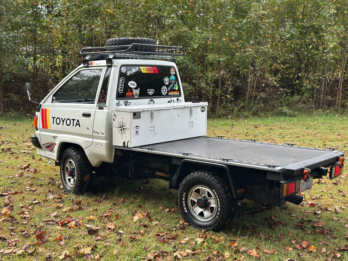 Toyota-townace-diesel-1988-white-2