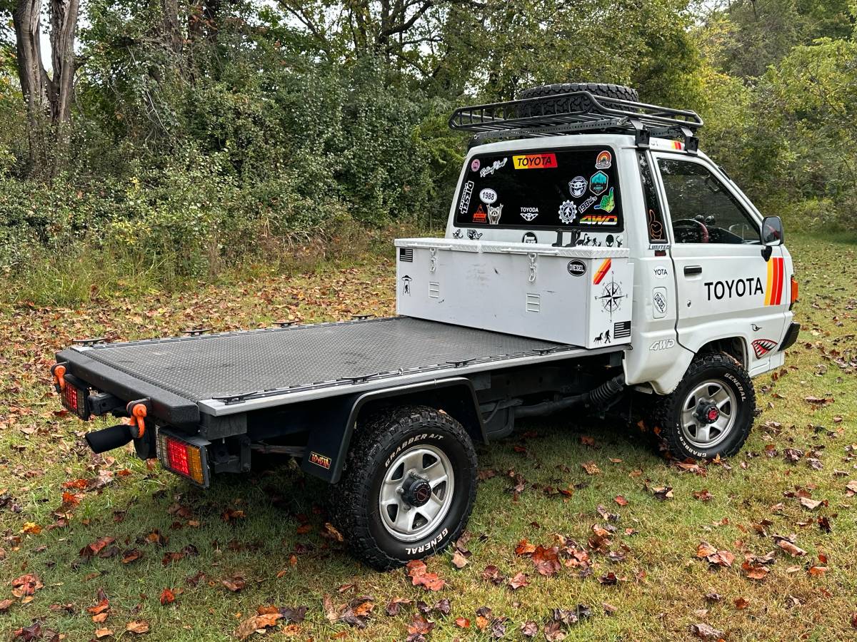 Toyota-townace-diesel-1988-white-3