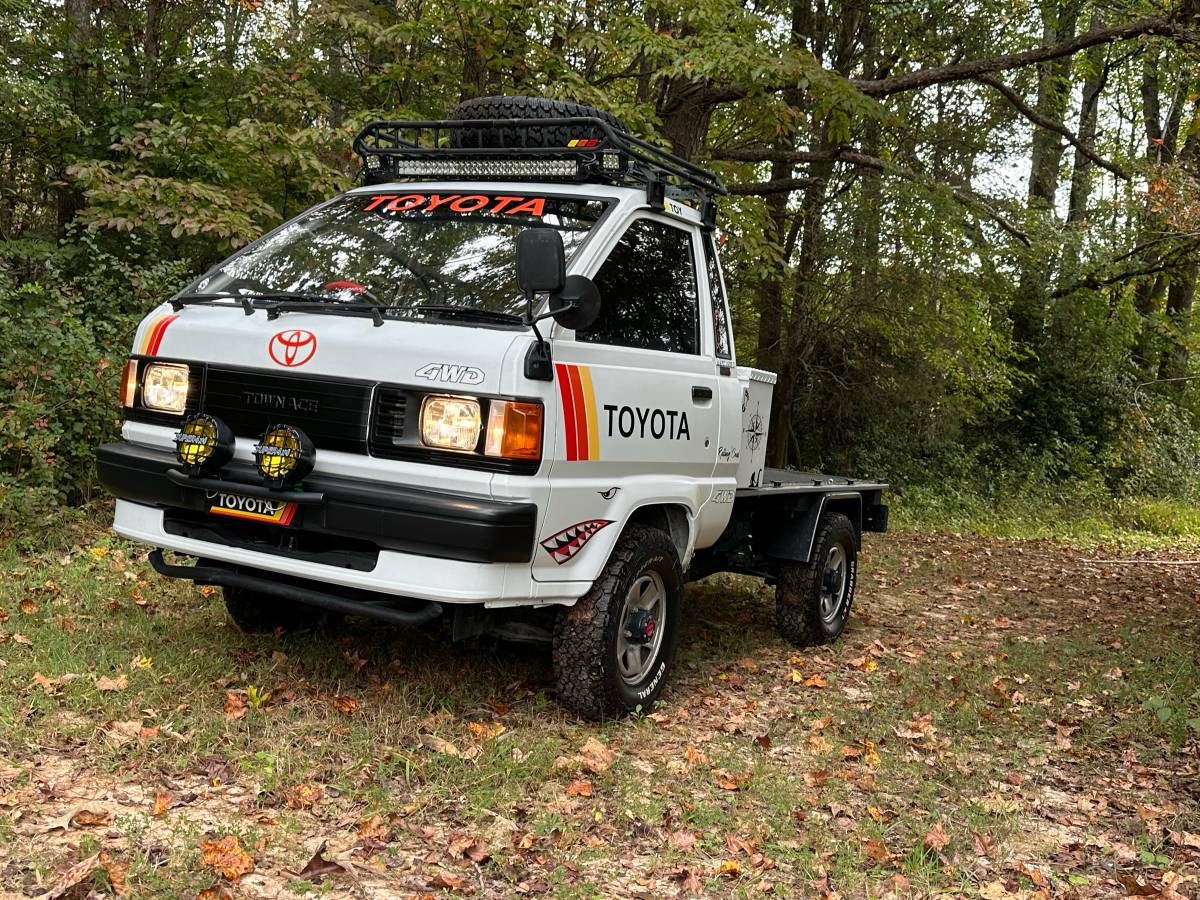 Toyota-townace-diesel-1988-white-4