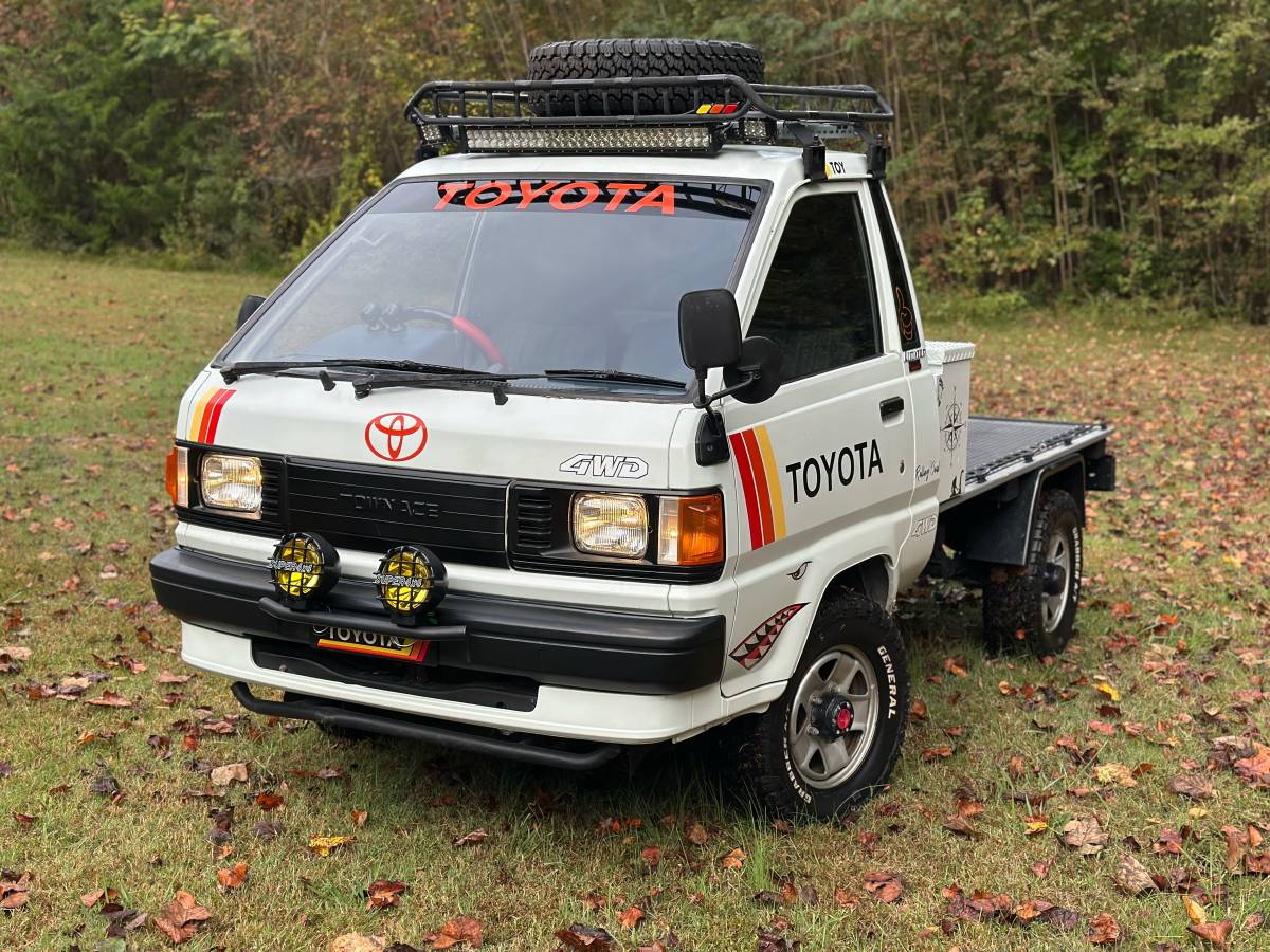 Toyota-townace-diesel-1988-white