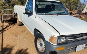 Toyota-truck-1989-white-5