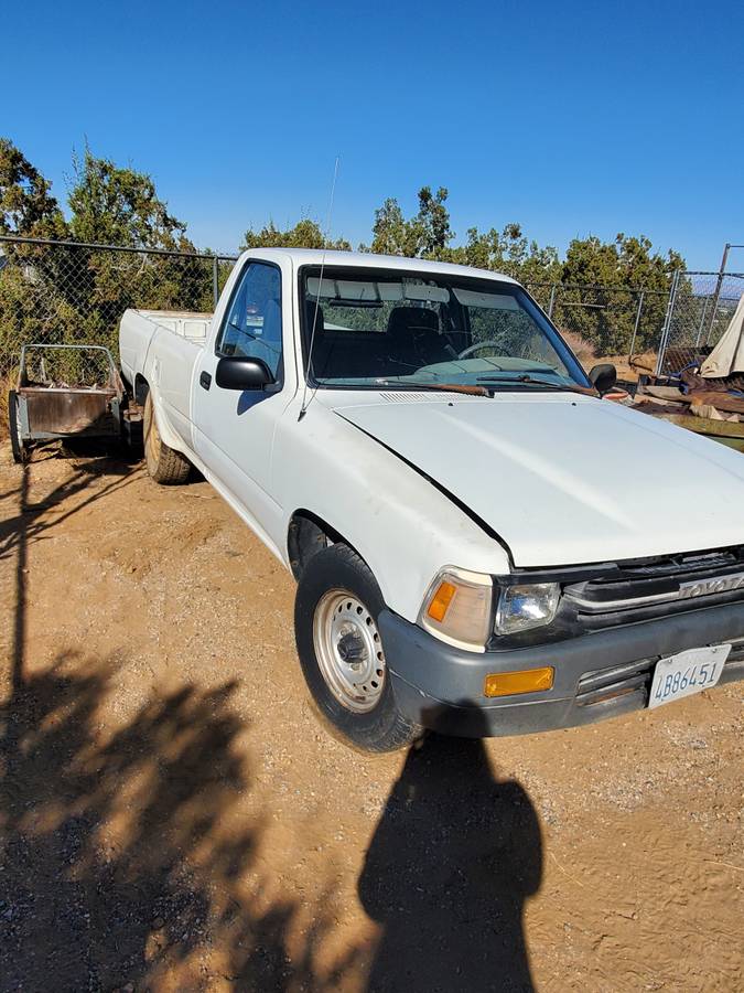 Toyota-truck-1989-white-5