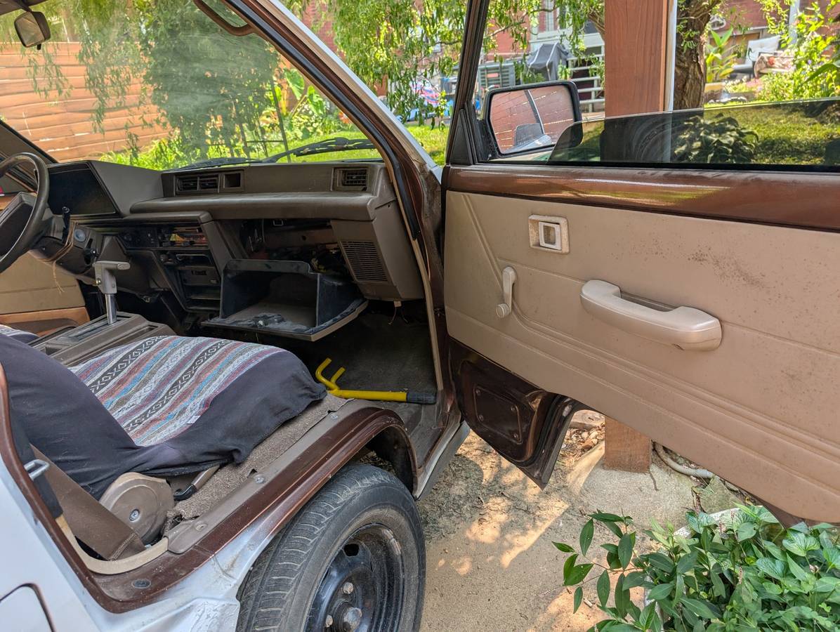 Toyota-van-1987-5