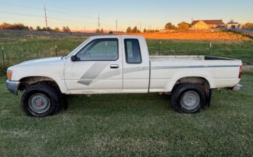 Toyota-xtra-cab-delxue-1989-white-1