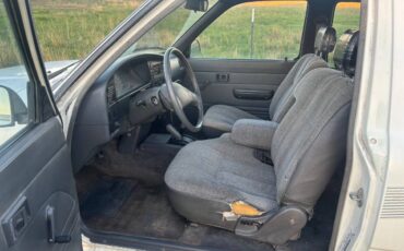 Toyota-xtra-cab-delxue-1989-white-3
