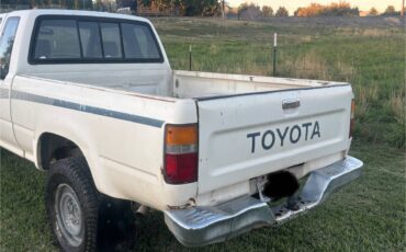 Toyota-xtra-cab-delxue-1989-white-4
