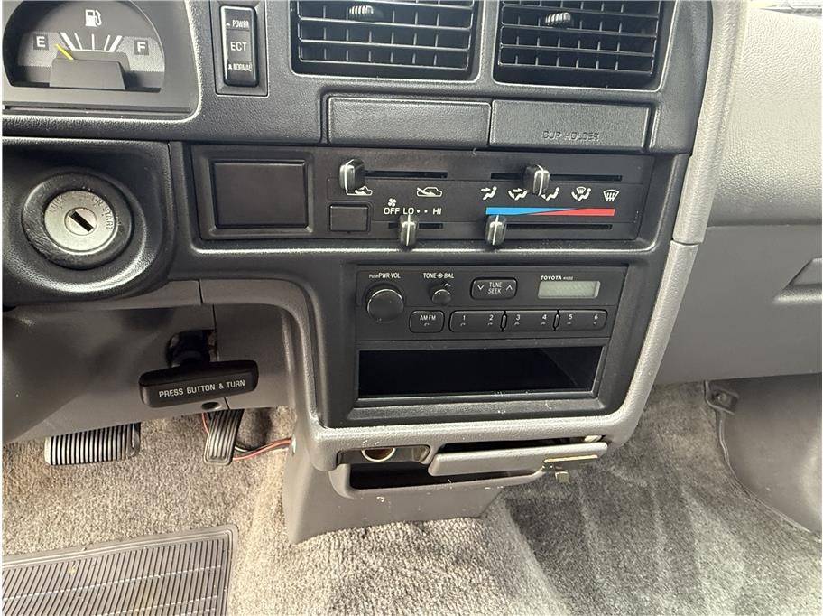 Toyota-xtra-cab-dx-pickup-1994-silver-16