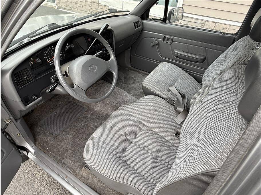 Toyota-xtra-cab-dx-pickup-1994-silver-30