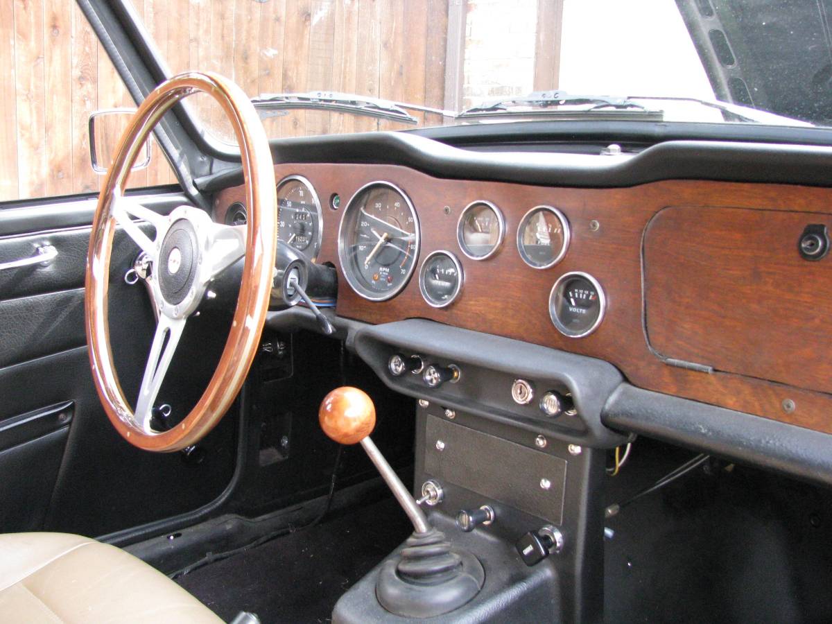 Triumph-1973-black-4