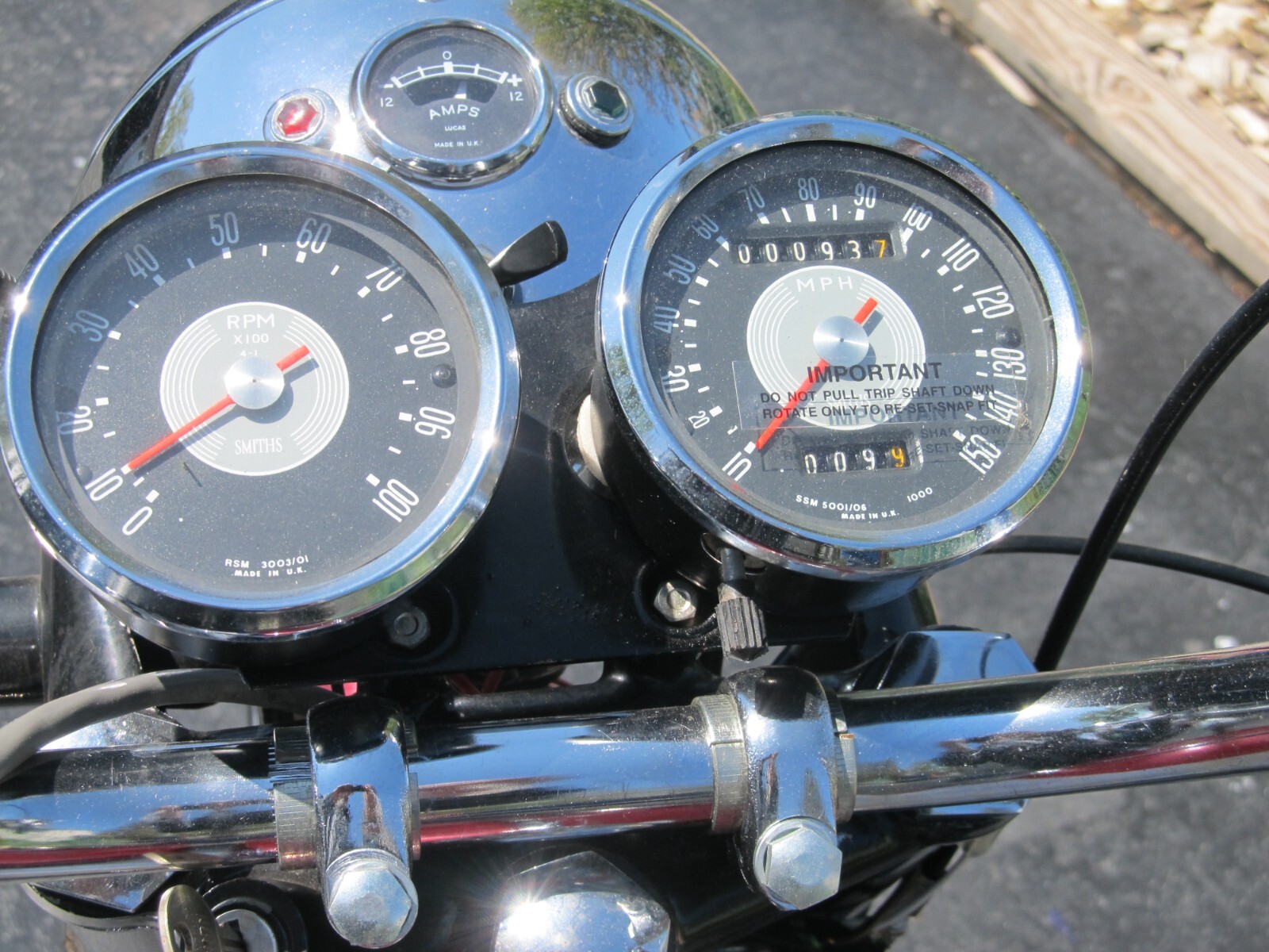 Triumph-Bonneville-1970-11