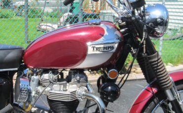 Triumph-Bonneville-1970-14