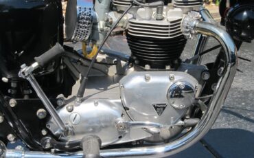 Triumph-Bonneville-1970-16