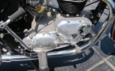 Triumph-Bonneville-1970-18