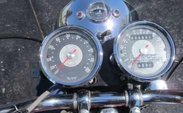 Triumph-Bonneville-1970-27