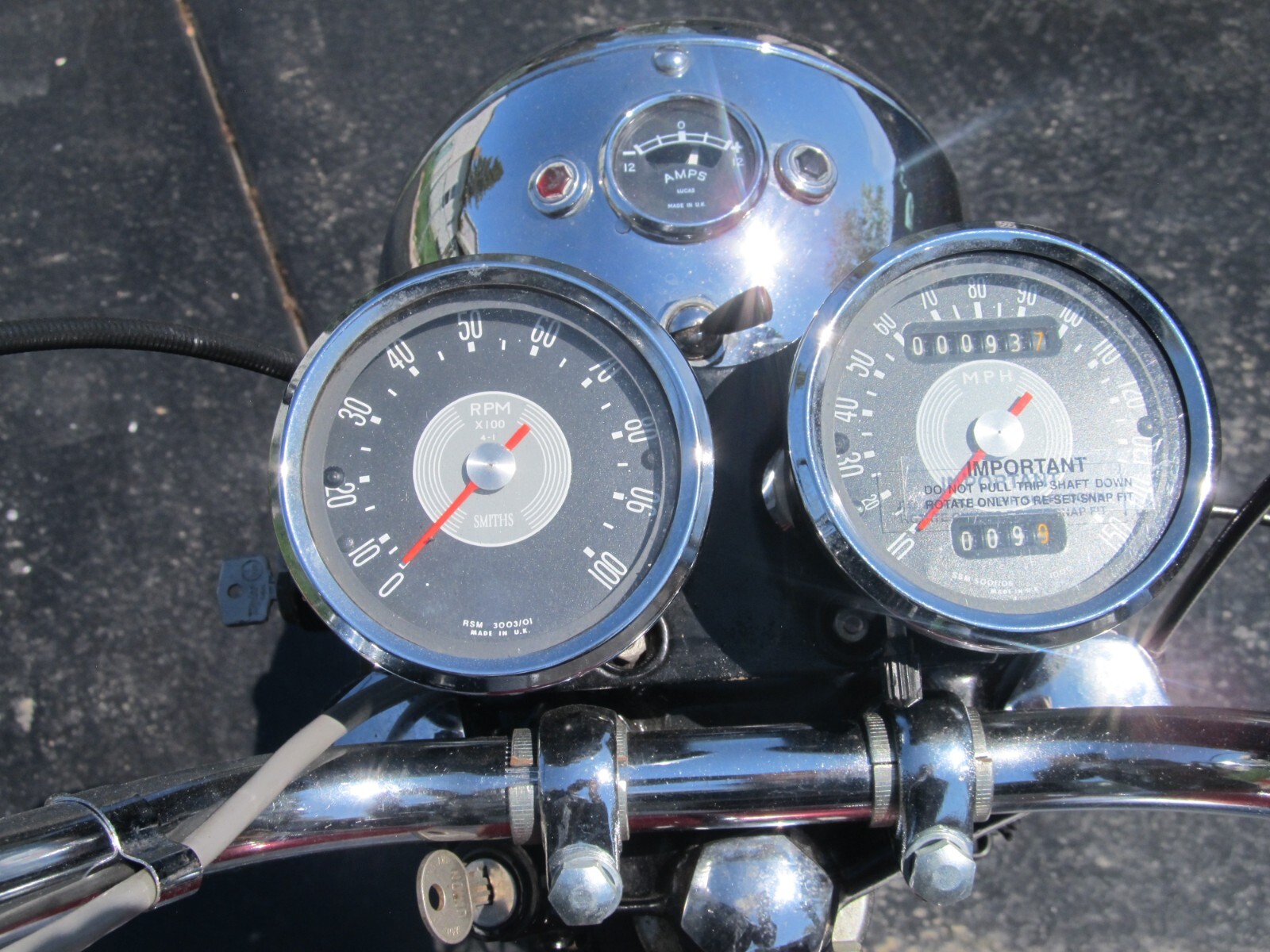 Triumph-Bonneville-1970-27