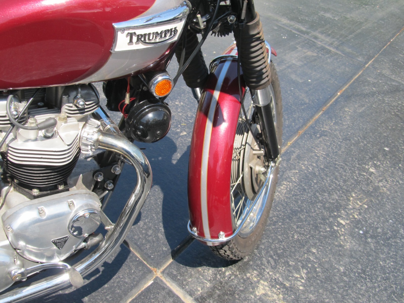 Triumph-Bonneville-1970-28