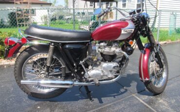 Triumph-Bonneville-1970-30