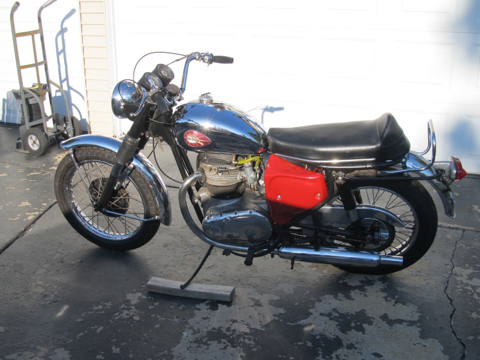 Triumph-Bonneville-1970-32