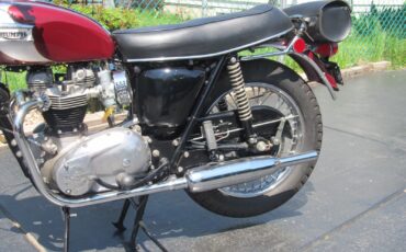 Triumph-Bonneville-1970-4