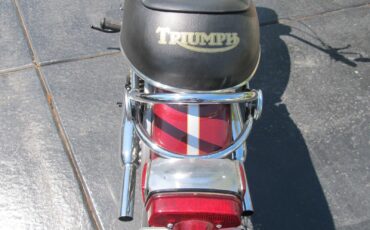 Triumph-Bonneville-1970-9