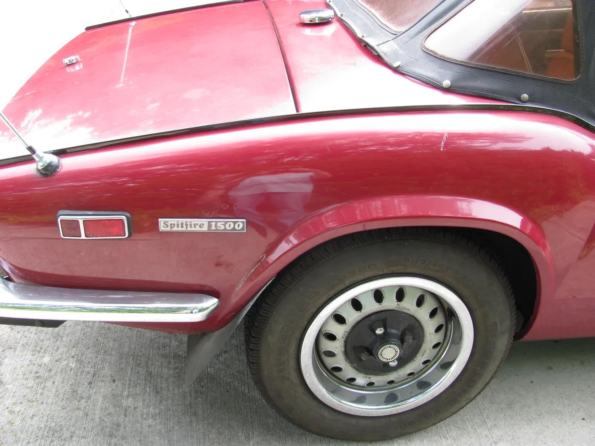 Triumph-Spitfire-1974-Carmine-Red-Tan-12