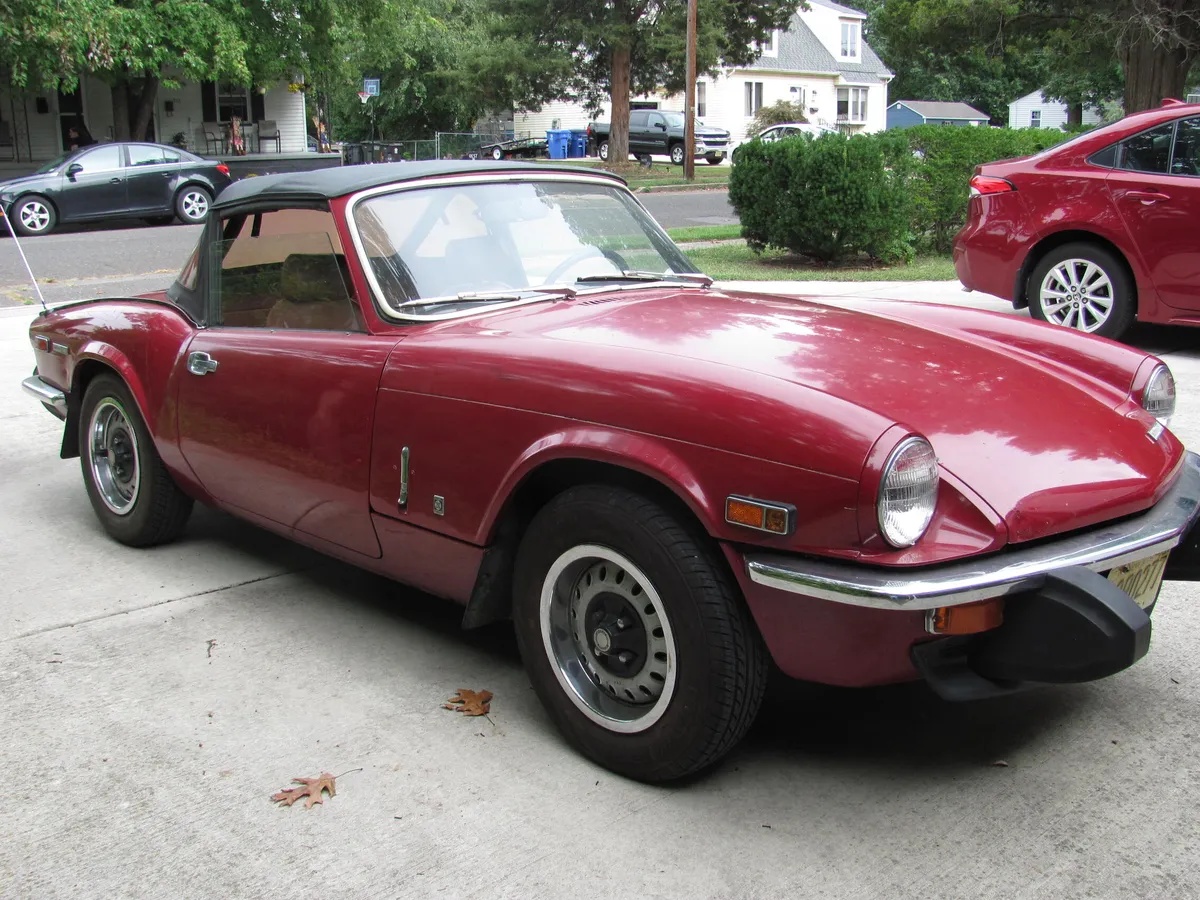 Triumph-Spitfire-1974-Carmine-Red-Tan-14