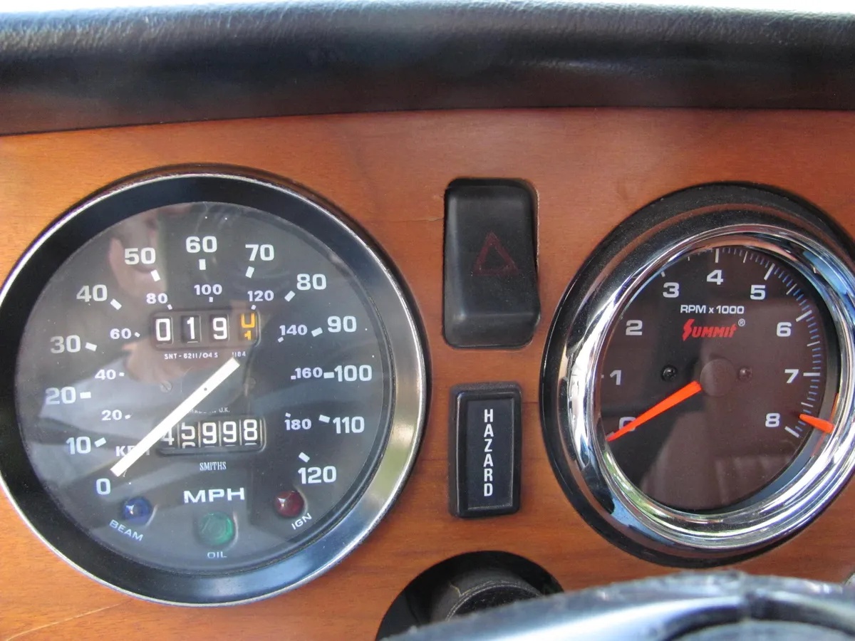 Triumph-Spitfire-1974-Carmine-Red-Tan-18