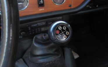 Triumph-Spitfire-1974-Carmine-Red-Tan-19