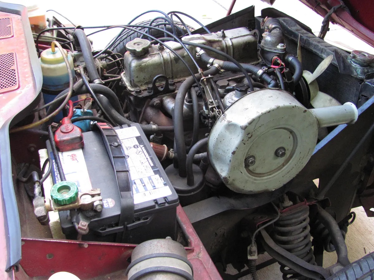 Triumph-Spitfire-1974-Carmine-Red-Tan-2