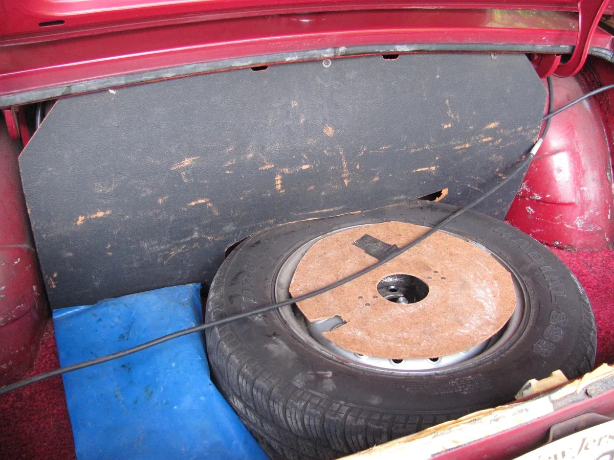 Triumph-Spitfire-1974-Carmine-Red-Tan-6