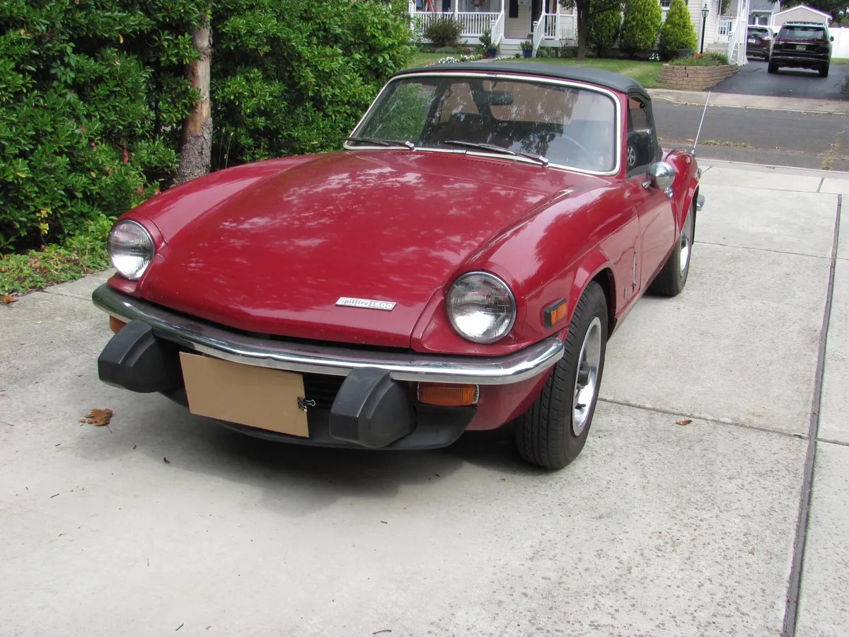 Triumph-Spitfire-1974-Carmine-Red-Tan-8