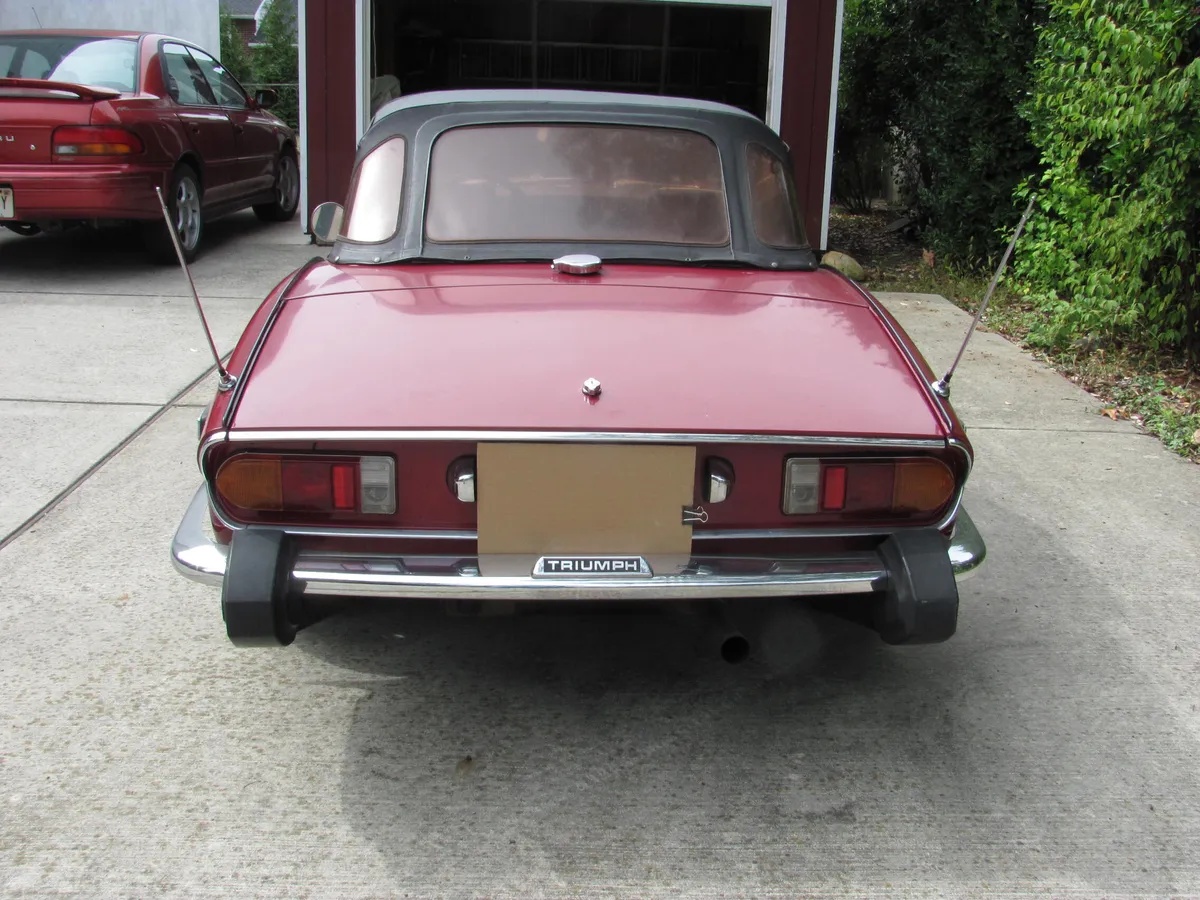 Triumph-Spitfire-1974-Carmine-Red-Tan-9