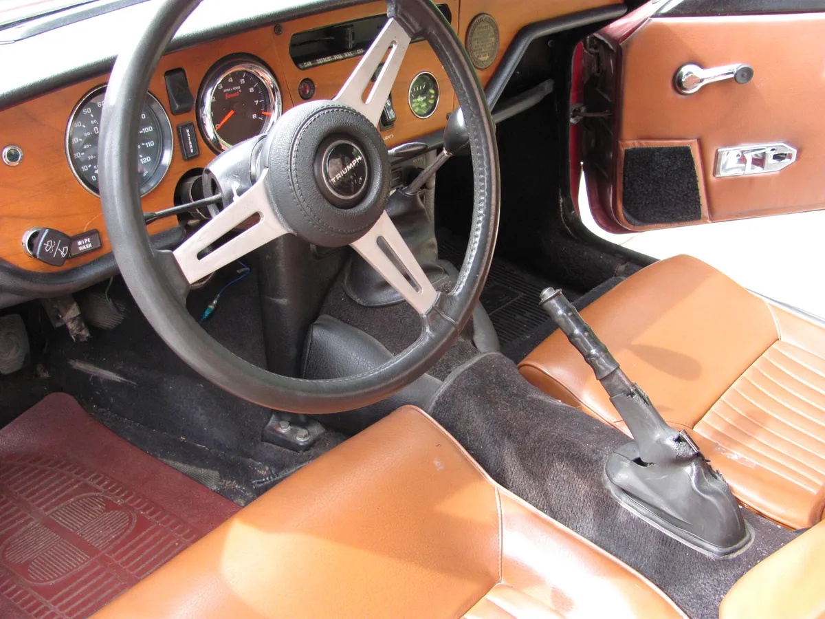 Triumph-Spitfire-1974-Carmine-Red-Tan