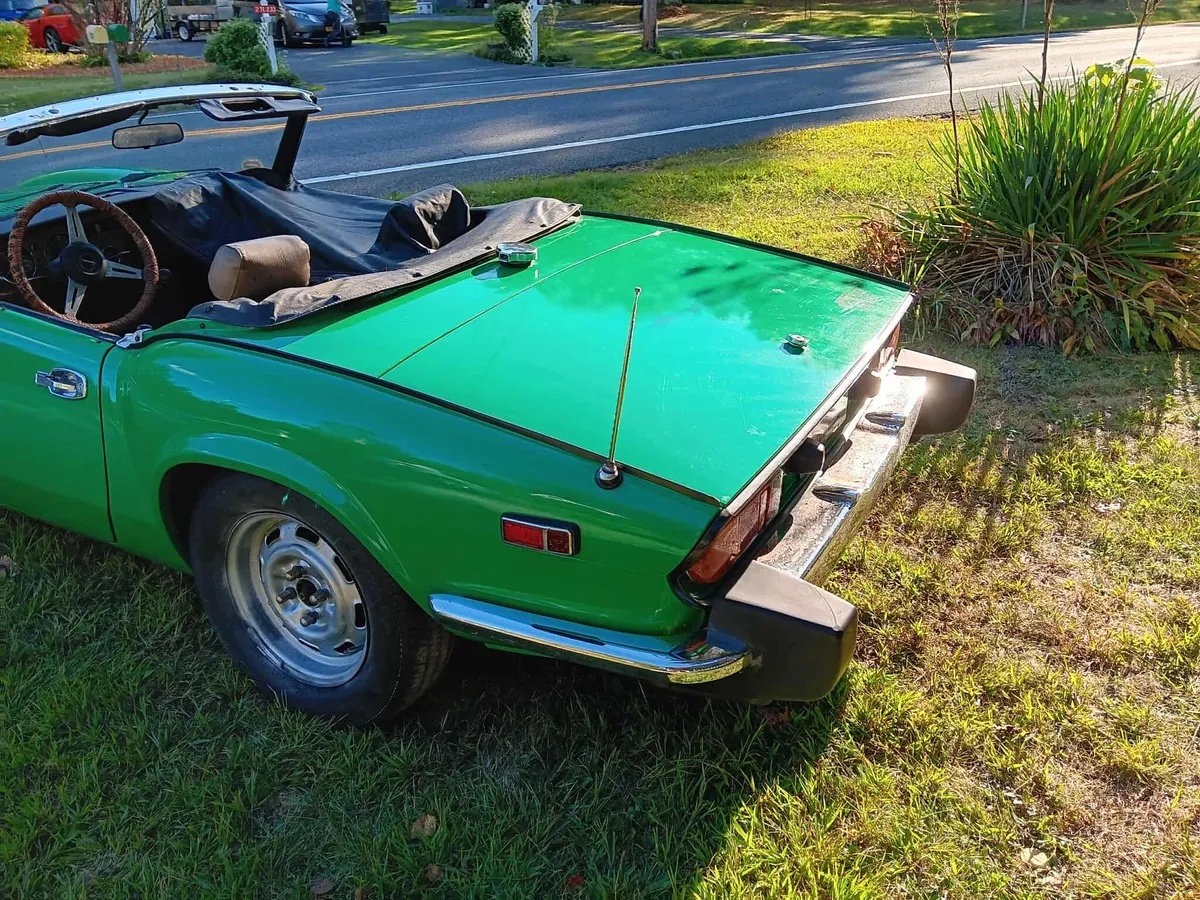 Triumph-Spitfire-1976-Java-Green-Beige-1