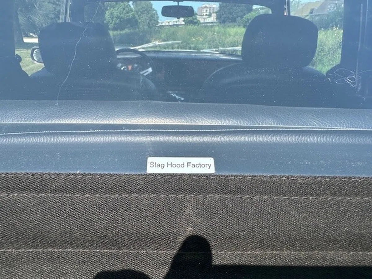 Triumph-Stag-1973-Mimosa-Yellow-Black-And-Walnut-1