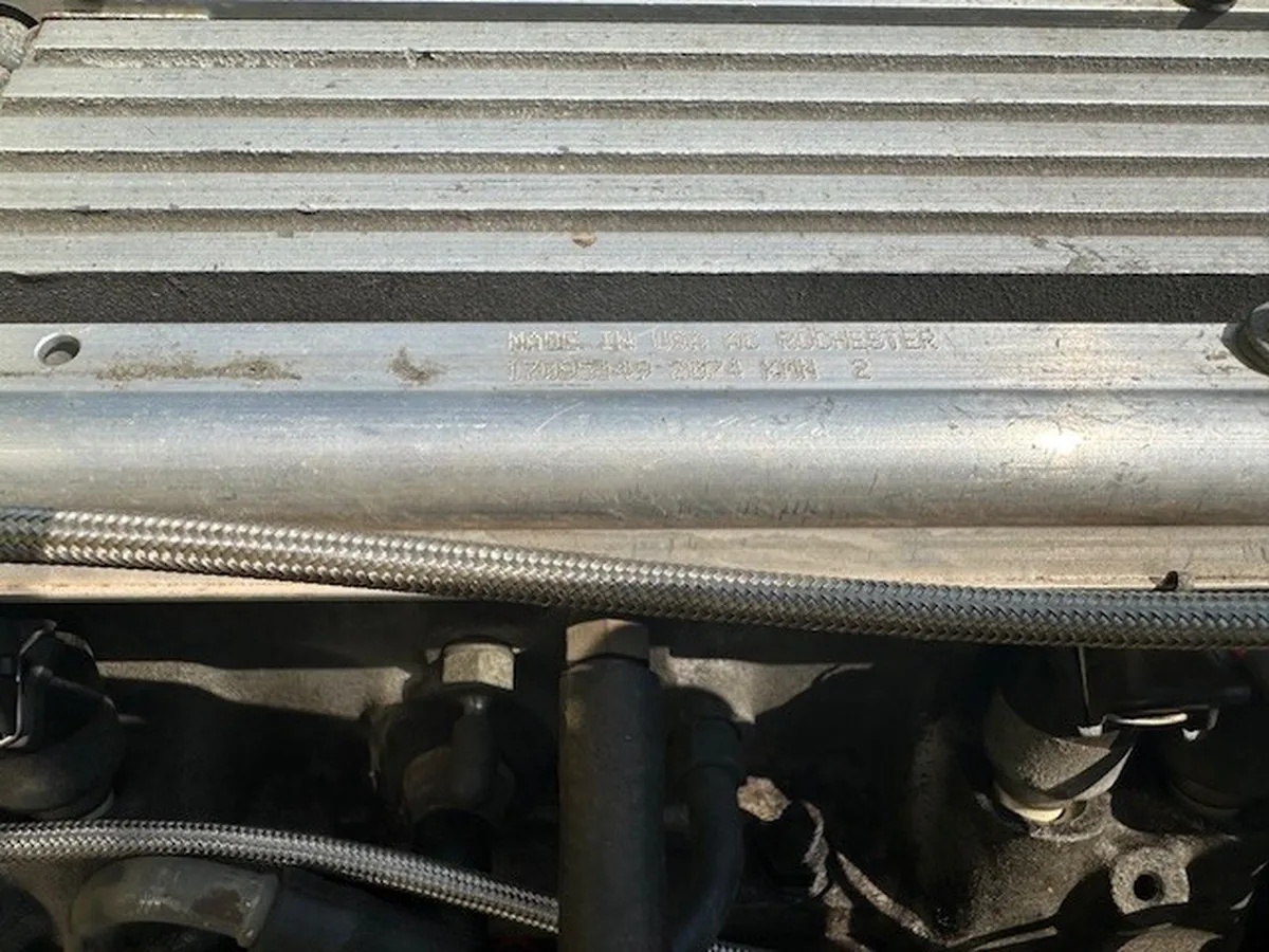 Triumph-Stag-1973-Mimosa-Yellow-Black-And-Walnut-10