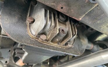 Triumph-Stag-1973-Mimosa-Yellow-Black-And-Walnut-12