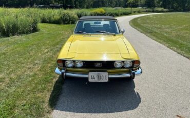 Triumph-Stag-1973-Mimosa-Yellow-Black-And-Walnut-14